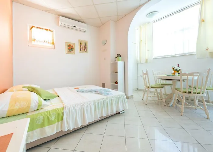 Cute & Cozy Studio